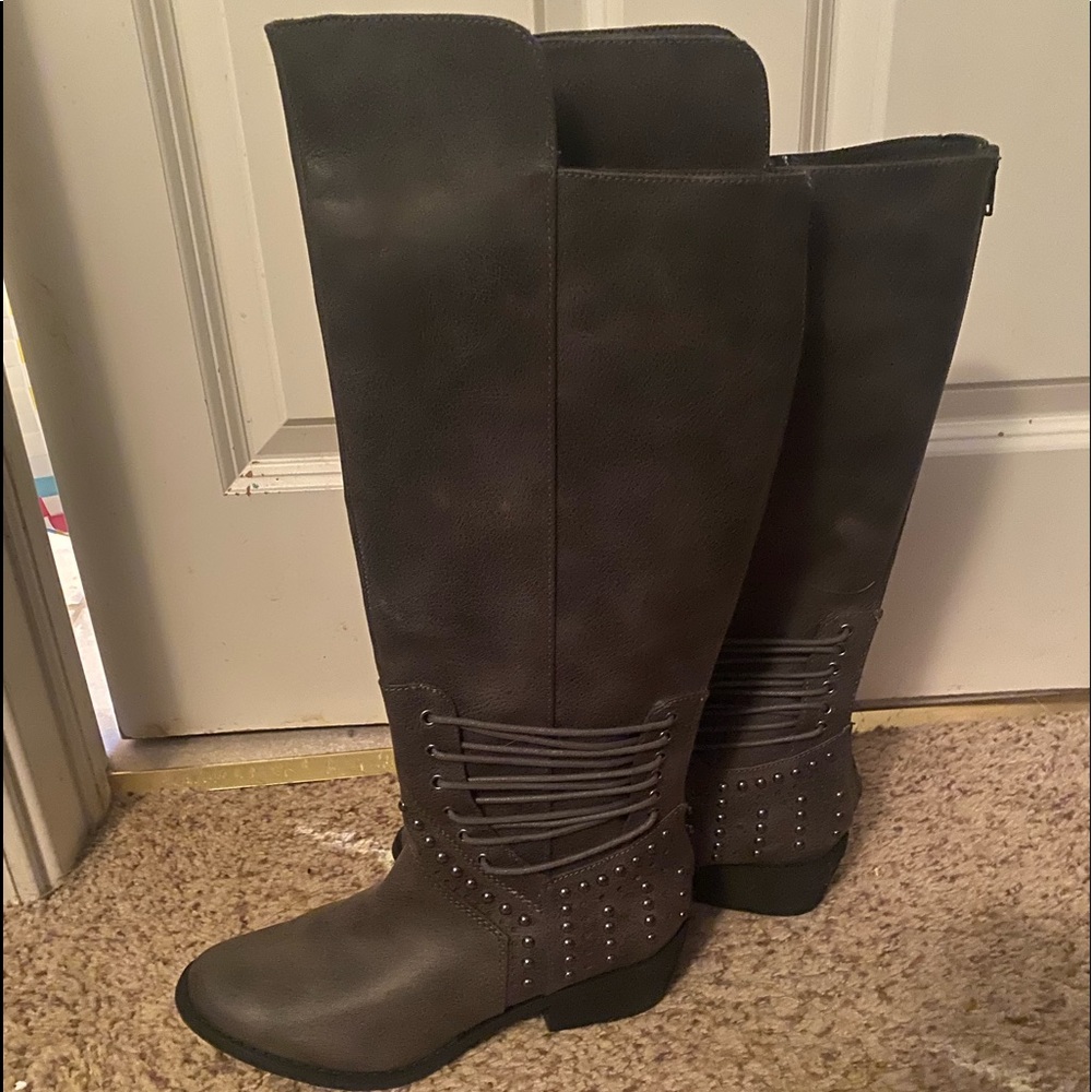 Almost brand NEW!!!!!! Knee high boots!